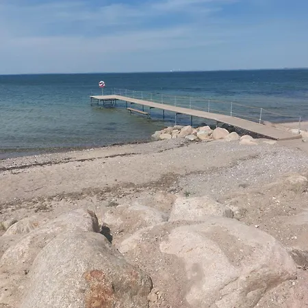 Strandvejen 52, * Reersø